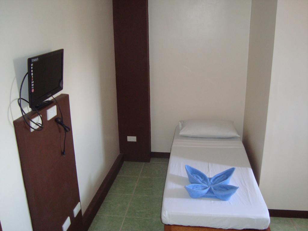 El Gallo Traveler'S Pension Puerto Princesa Esterno foto