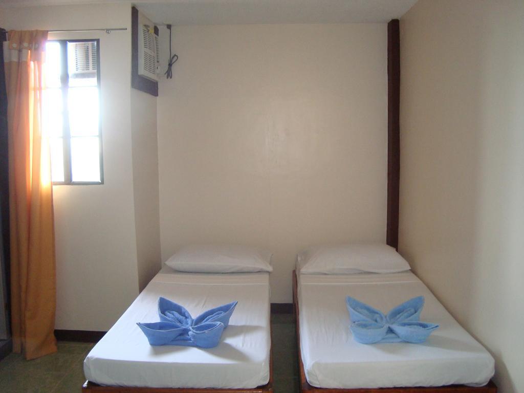 El Gallo Traveler'S Pension Puerto Princesa Esterno foto