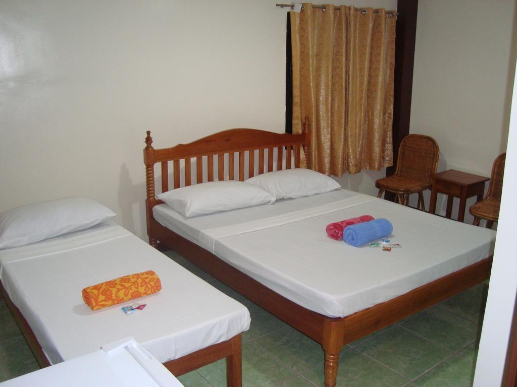El Gallo Traveler'S Pension Puerto Princesa Esterno foto