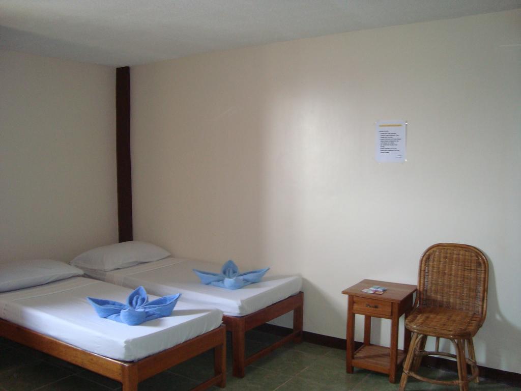 El Gallo Traveler'S Pension Puerto Princesa Esterno foto