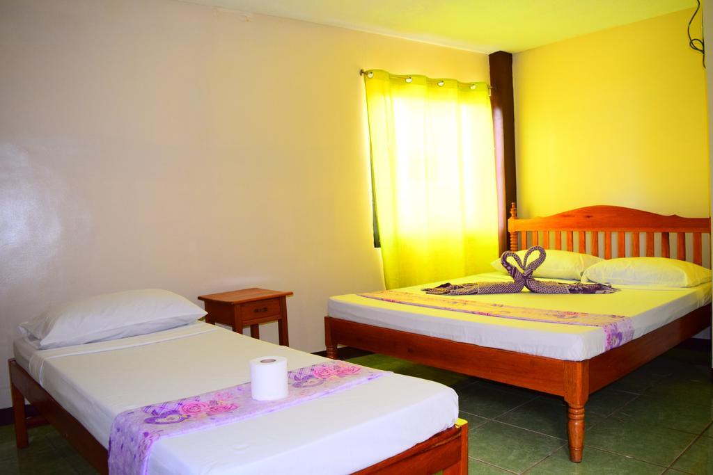 El Gallo Traveler'S Pension Puerto Princesa Esterno foto