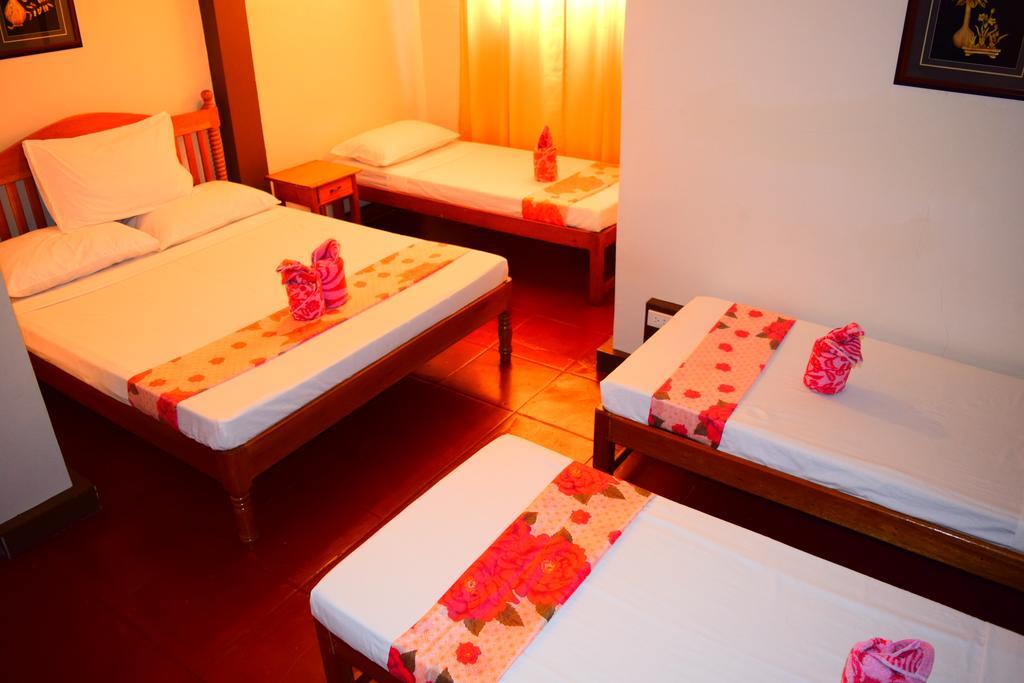 El Gallo Traveler'S Pension Puerto Princesa Esterno foto